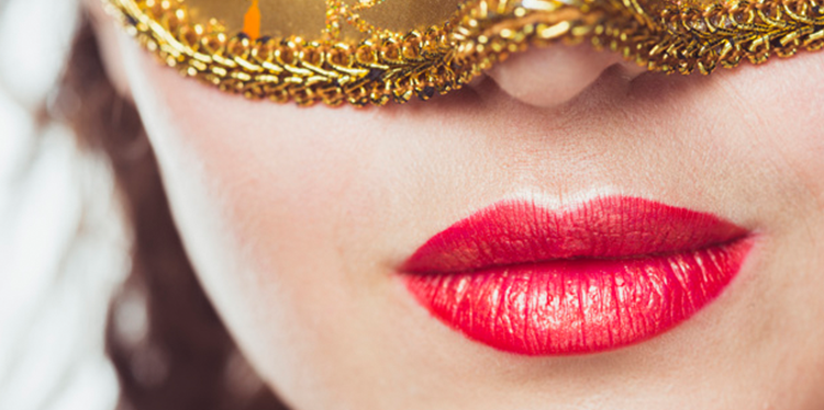 ajakfelt&ouml;lt&eacute;s &aacute;ra meg&eacute;ri a szimmetrikus sz&eacute;k sz&aacute;j&eacute;rt