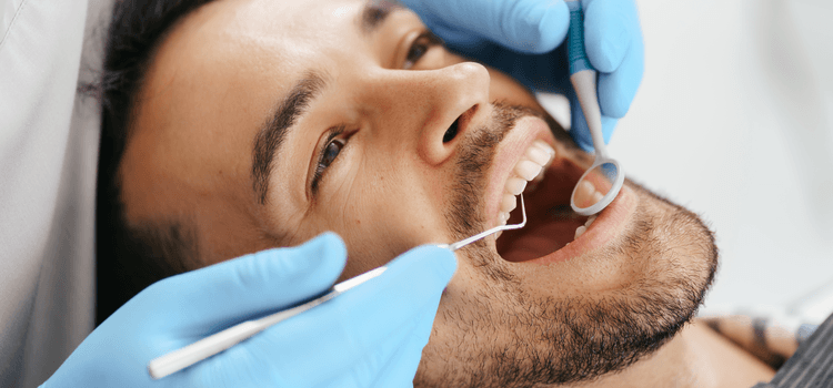 seg&iacute;t&uuml;nk, hogy gy&ouml;ny&ouml;rű legyen mosolyod