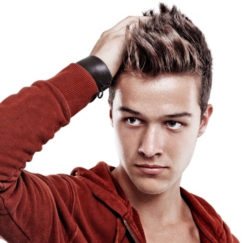 Hajbeültetés férfiaknak: a megoldás a korai kopaszodás ellen is